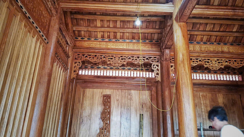 Nên làm nhà gỗ để ở hay chỉ để thờ cúng là hợp lý